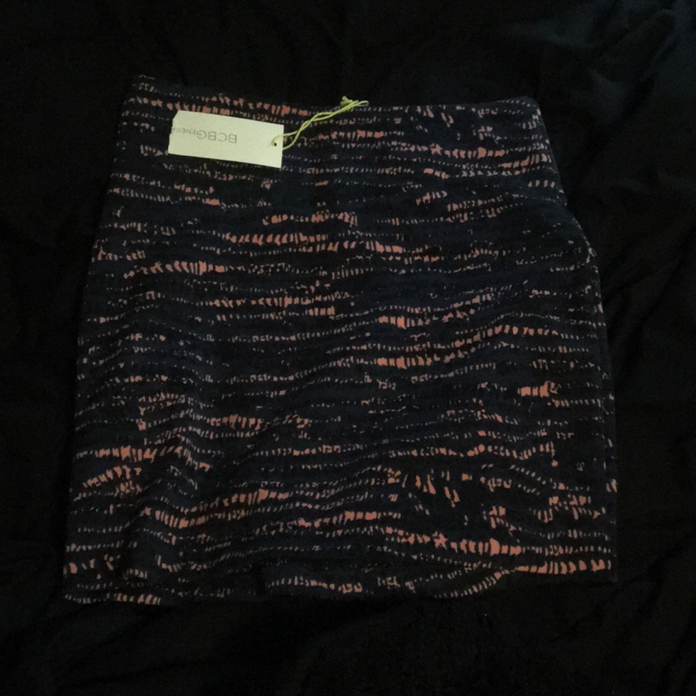 Mini high wasted skirt with elastic waste band.